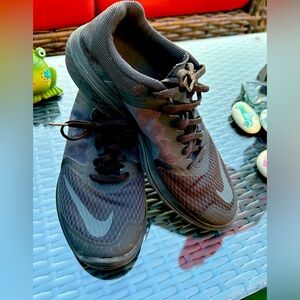 Nike Running Shoes, size 8.5 men 10 woman black NWT